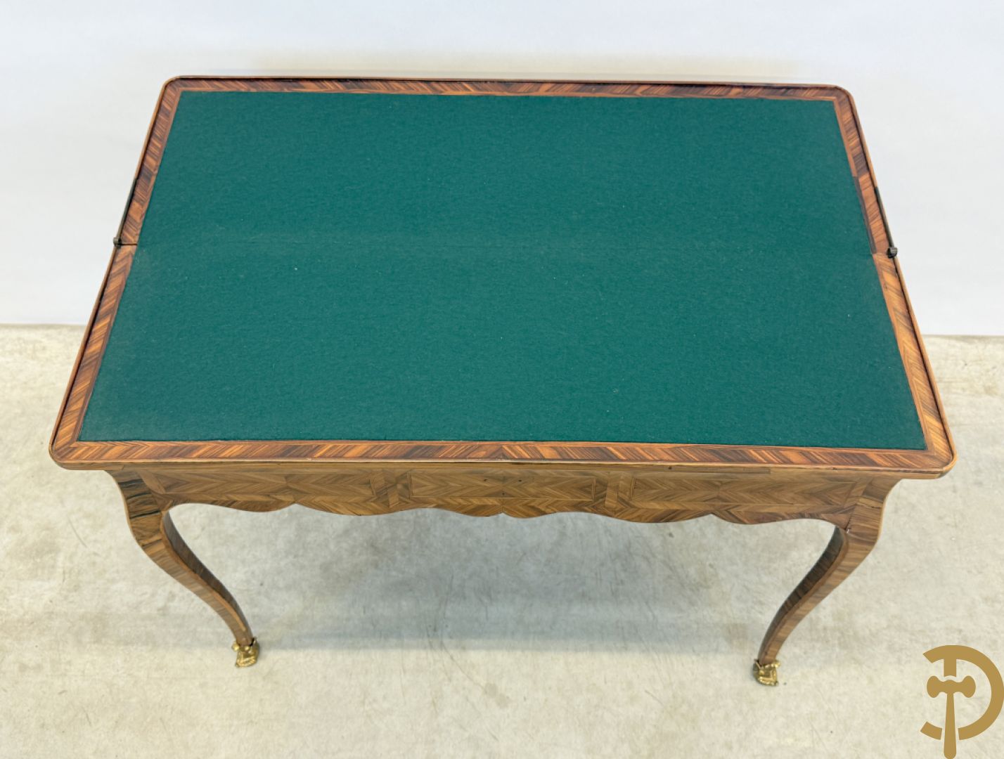 Gemarketteerd openklapbaar/kantelbare speeltafel op bronzen sabots