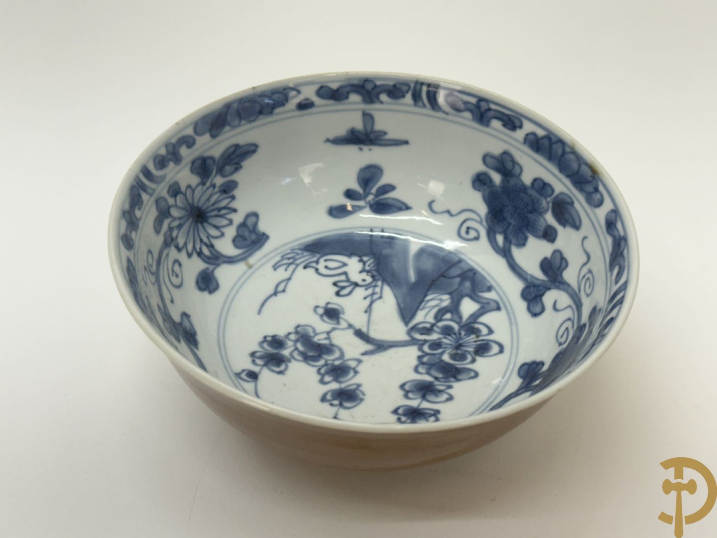 Chinese porseleinen coupe met bloemendecor