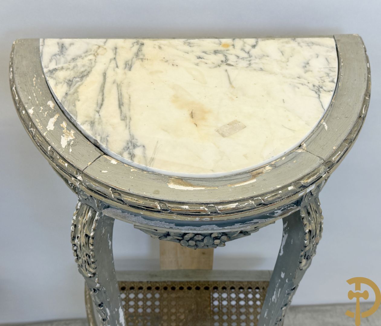Gepatineerd Louis XVI bed met cannage en guirlandes + 2 muurconsoles met cannage en marmeren blad