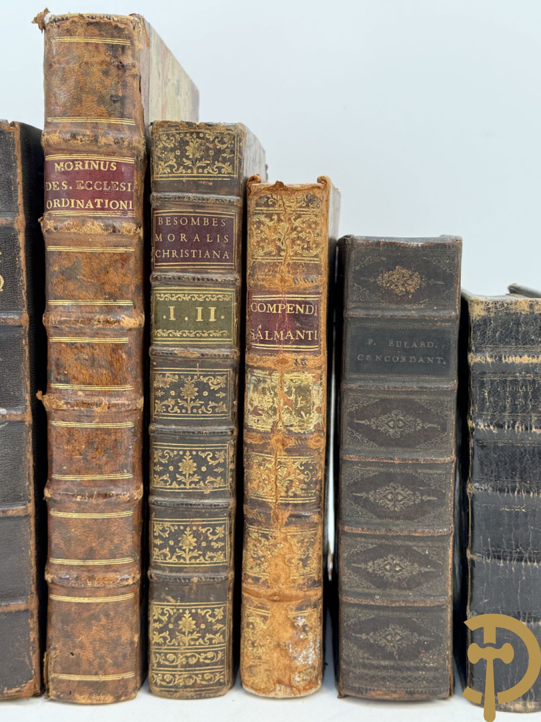 Reeks oude theologische boeken met lederen kaft 17e-18e w.o. Moralis Christiana, Missale Romanum  en Bibliorum Concordantia