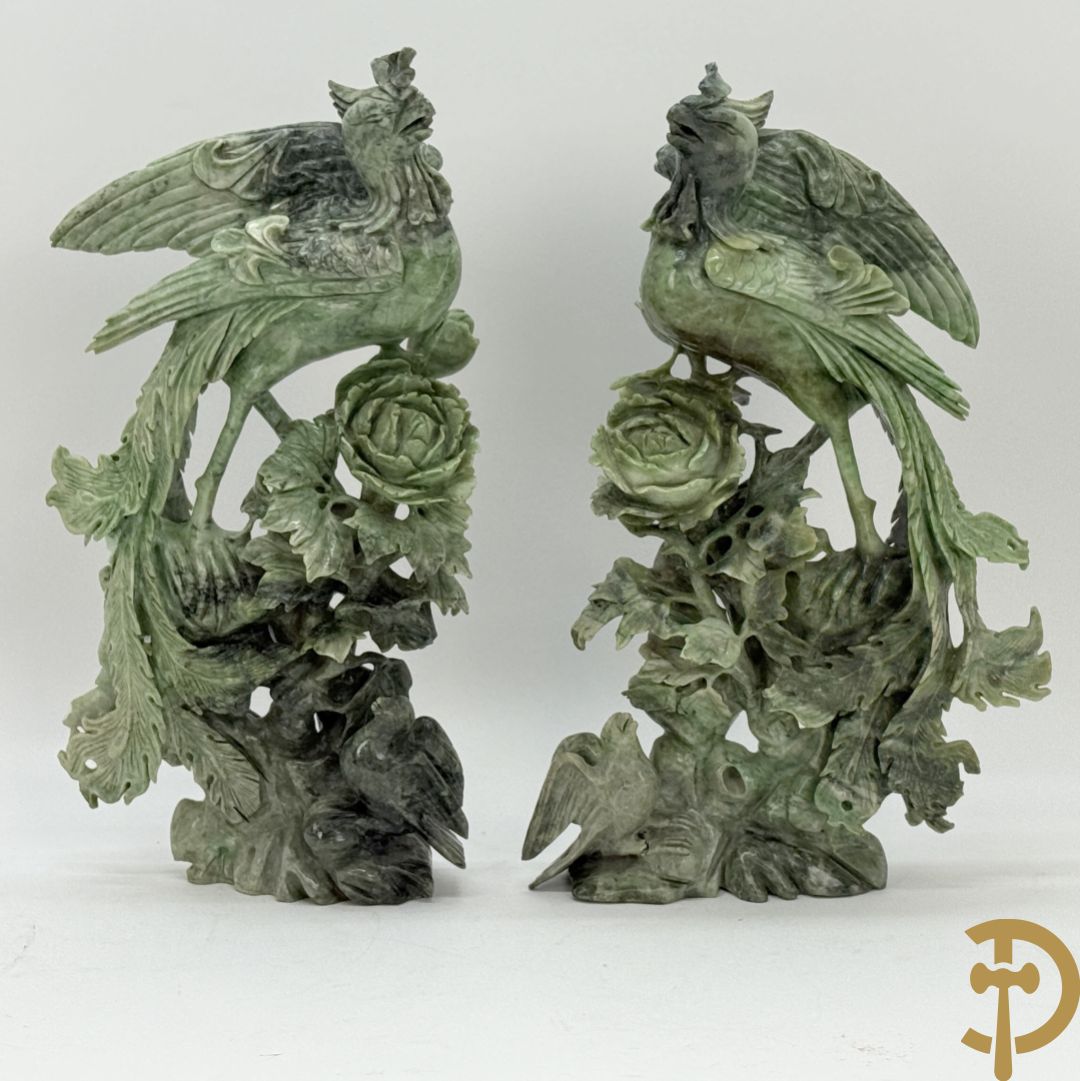 Paar Aziatische sculpturen met fenixen en pioenrozen