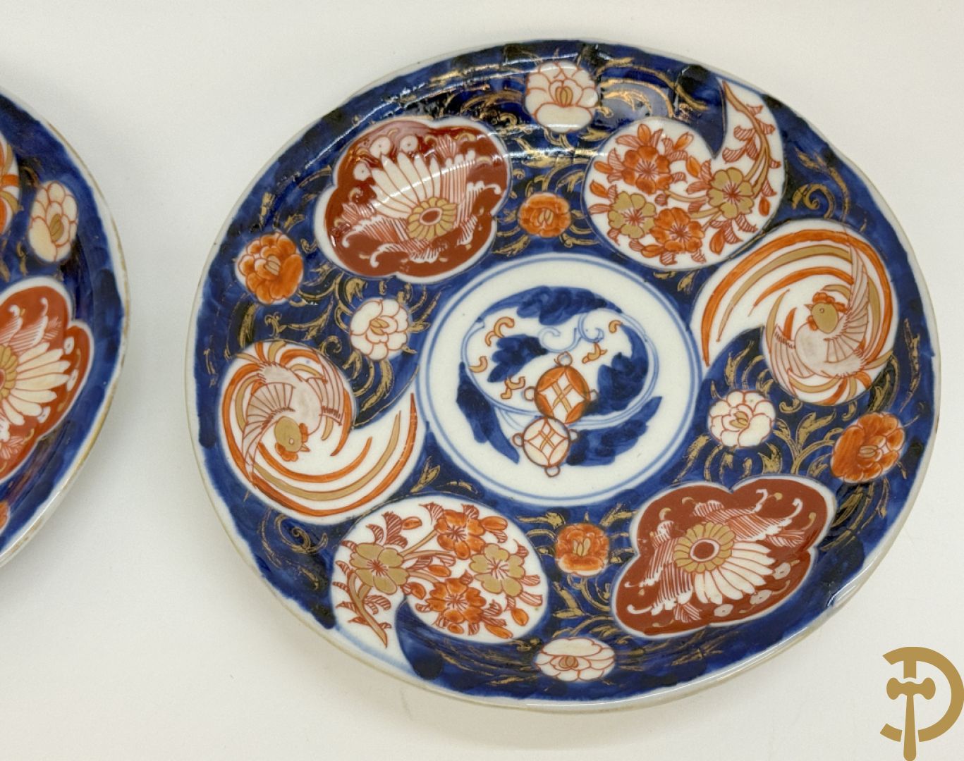 Vijf Chinese porseleinen bordjes met bloemendecor + 3 Japanse bordjes