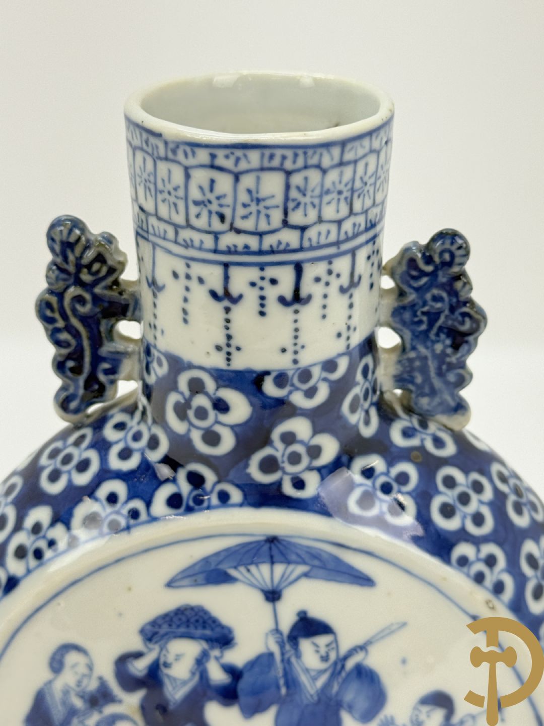 Chinese porseleinen maanvaas met geanimeerd decor
