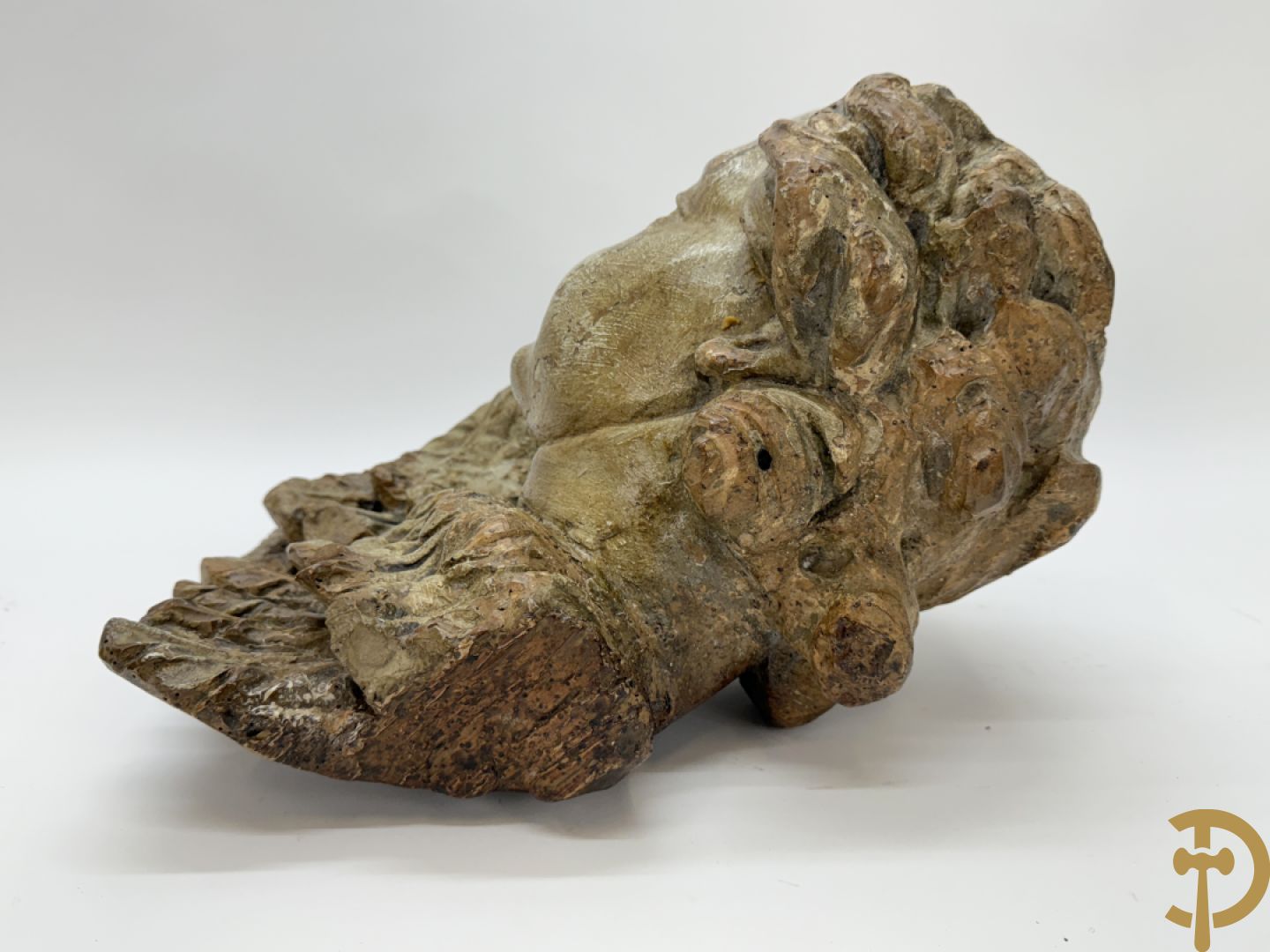 Houtsculptuur van gepolychromeerd engelenhoofd + engelenhoofd + sculptuur van accanthusrank
