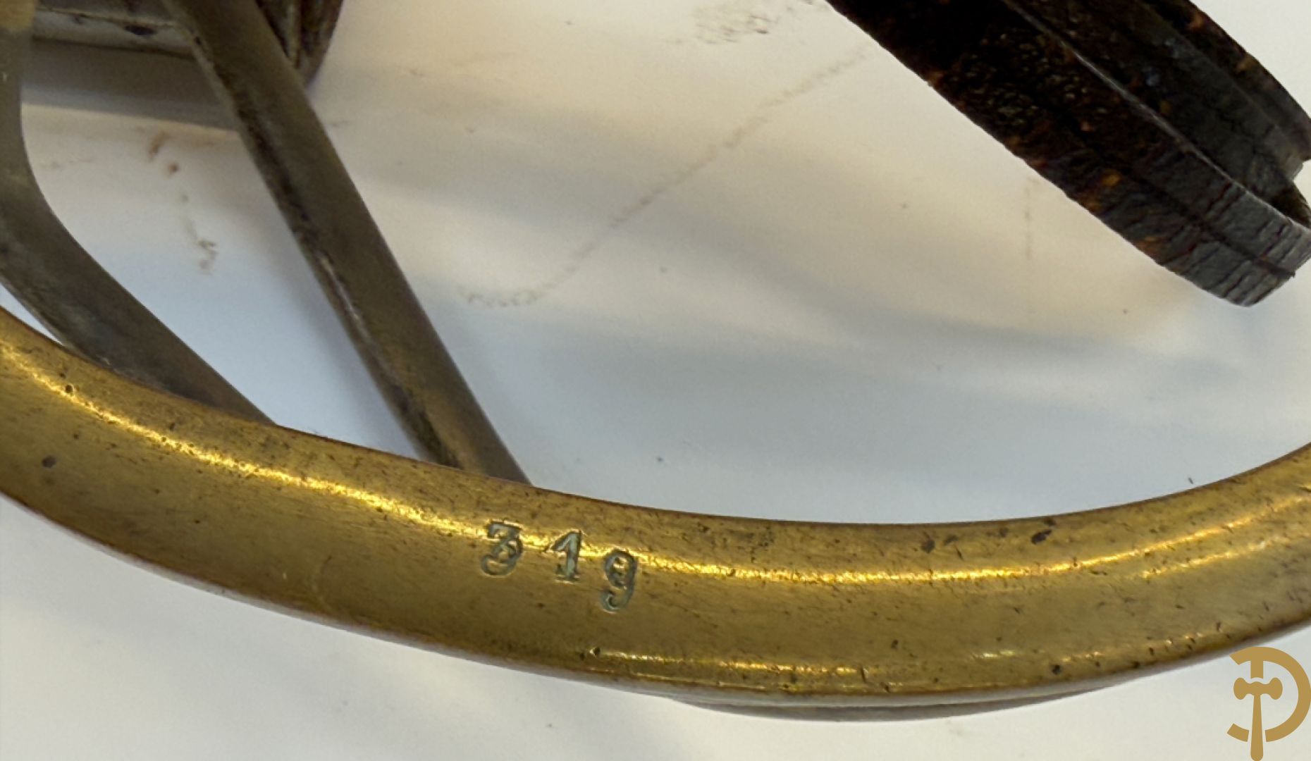 Sabel in schede van de Franse cavallerie, gemerkt op lemmet 1883