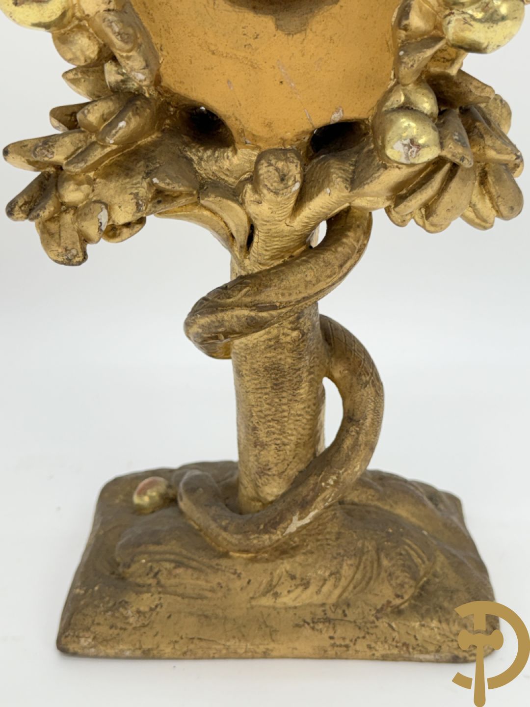 Houtgesculpteerde en vergulde relikwiehouder met boom uit het aards paradijs met de slang, 19e