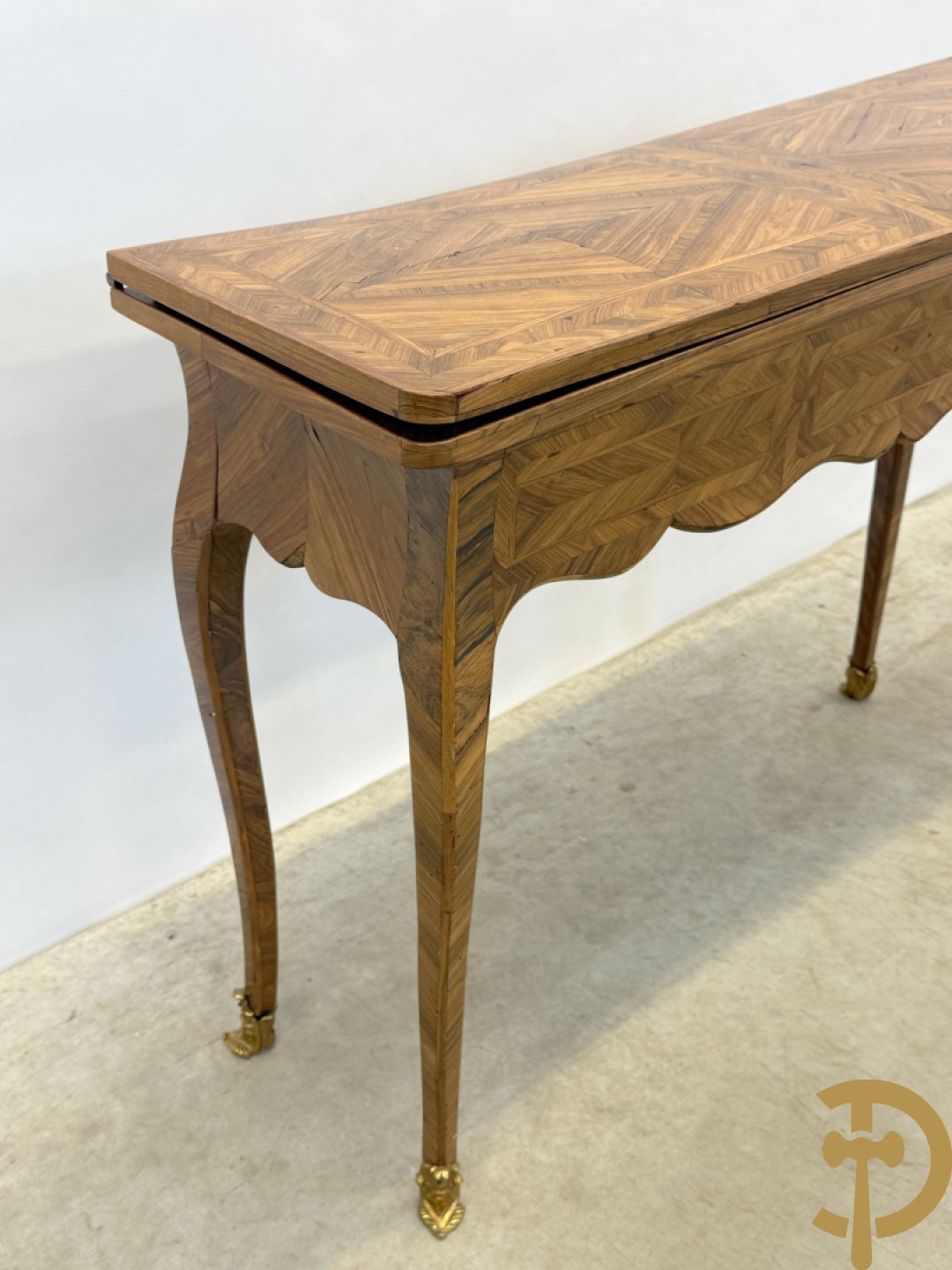 Gemarketteerd openklapbaar/kantelbare speeltafel op bronzen sabots