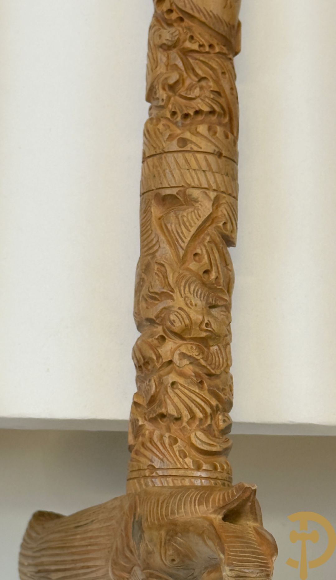 Zeven wandelstokken waaronder 2 met munten, hondenkop, gesculpteerde