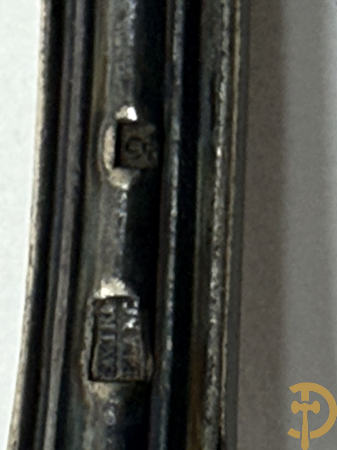 Verzilverd bestek Louis Philippe bestaande uit lepels, vorken, koffielepels en vorken + 3 sets porte couverts van o.a. Vossen