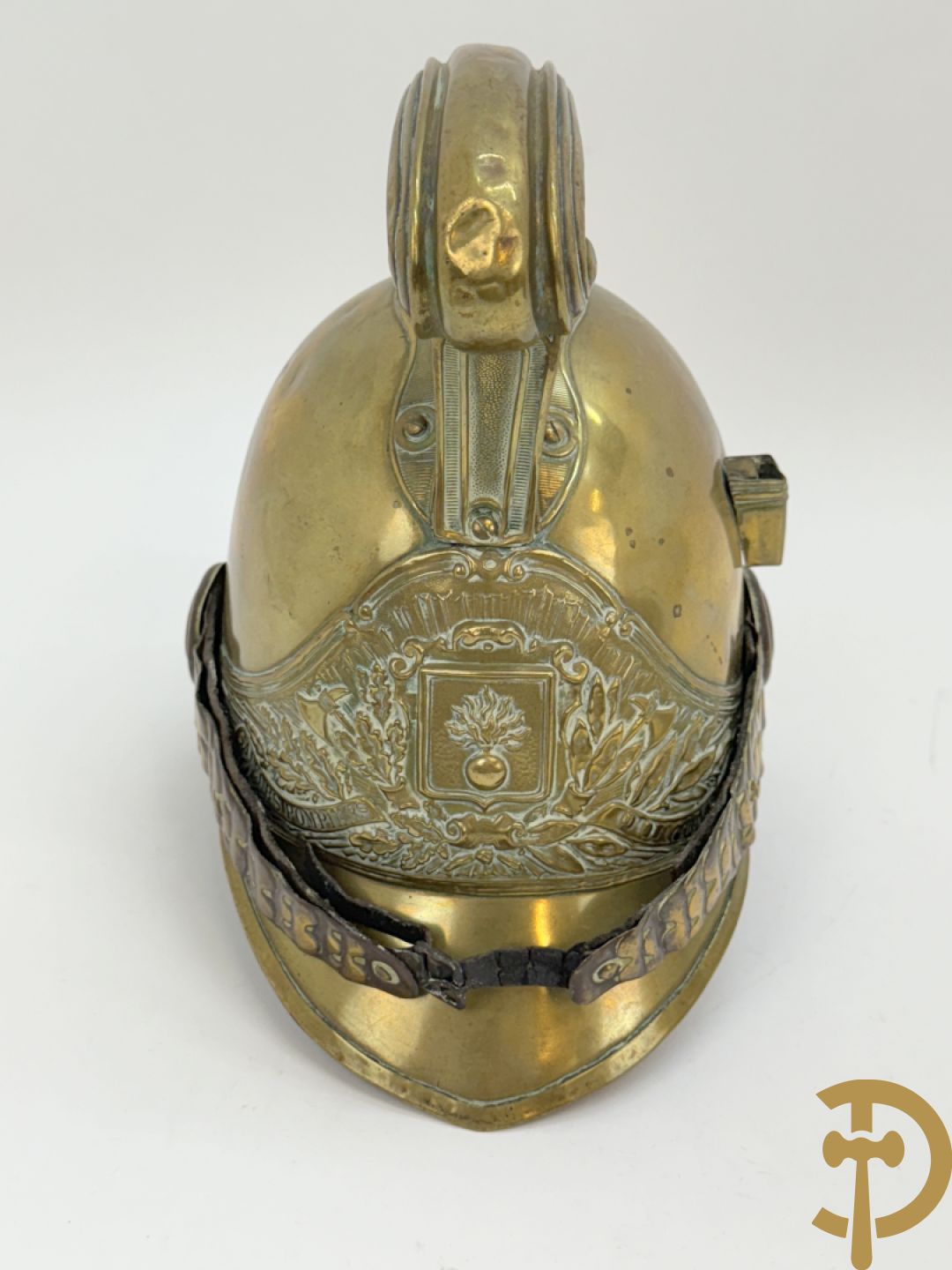 Vier koperen Franse pompierhelmen, model 1880
