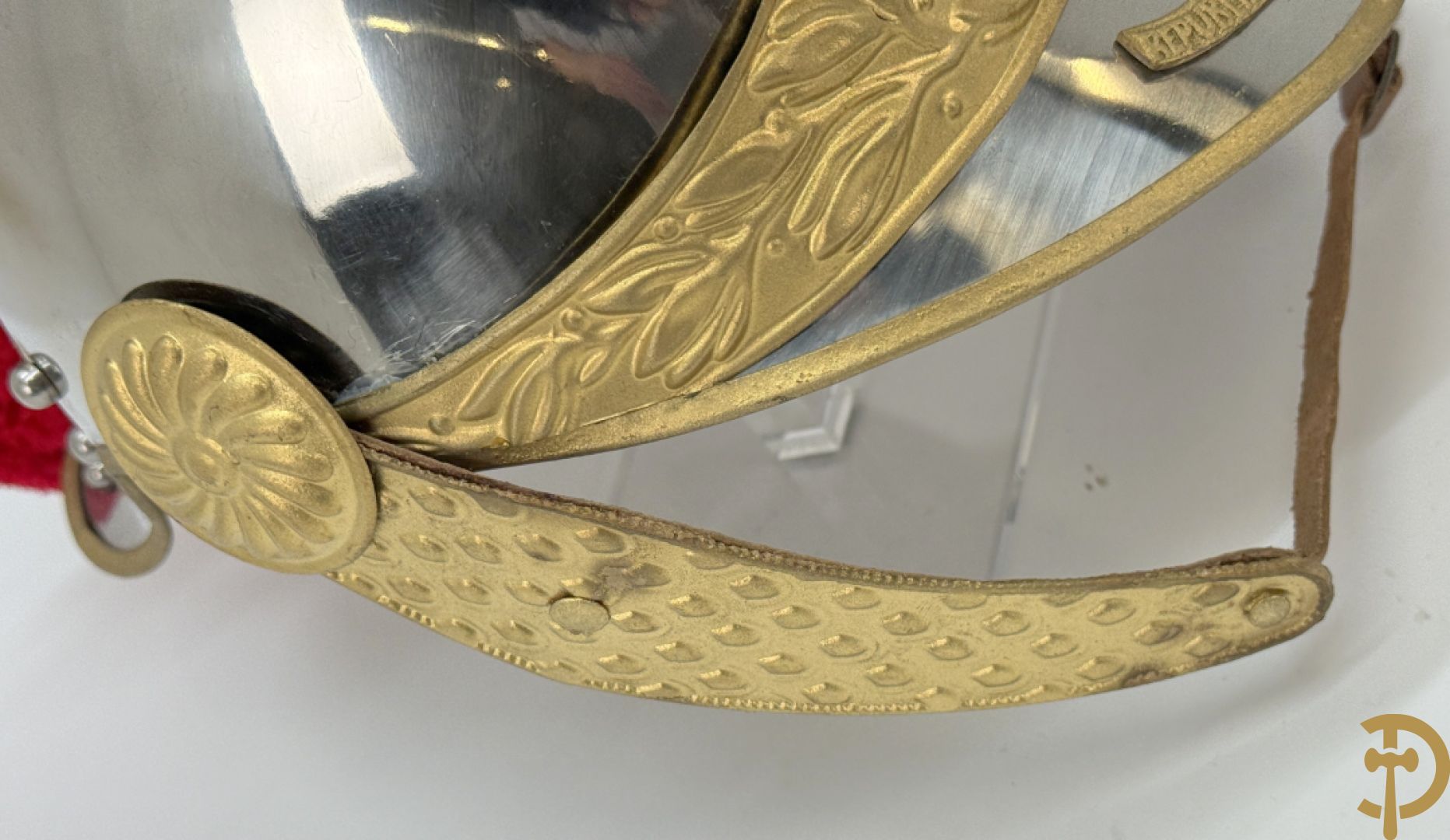 Metalen helm van de Republikeinse garde van de Ivoorkust