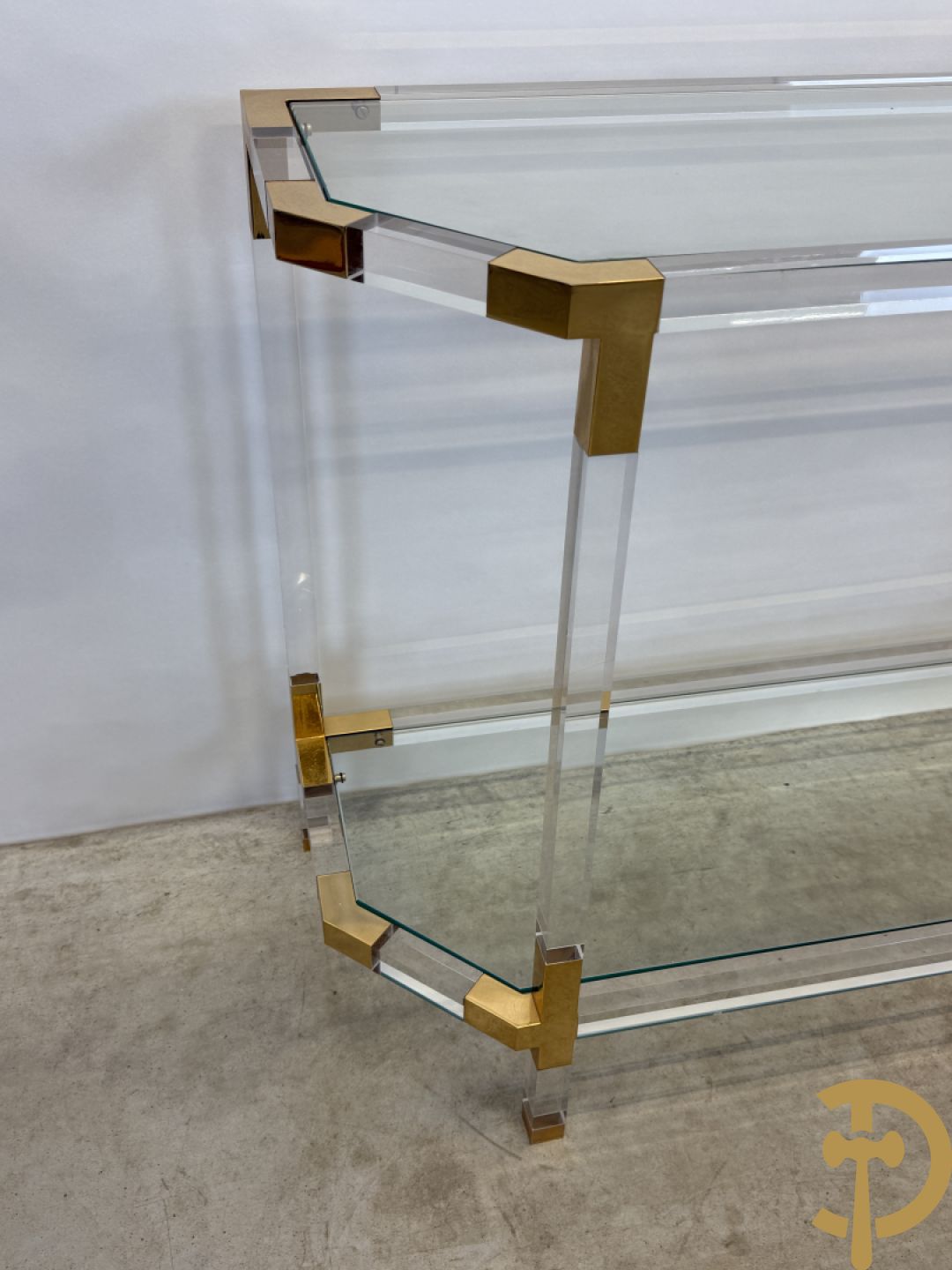 Twee plexi wandtafels met koperen ornamenten, jaren 