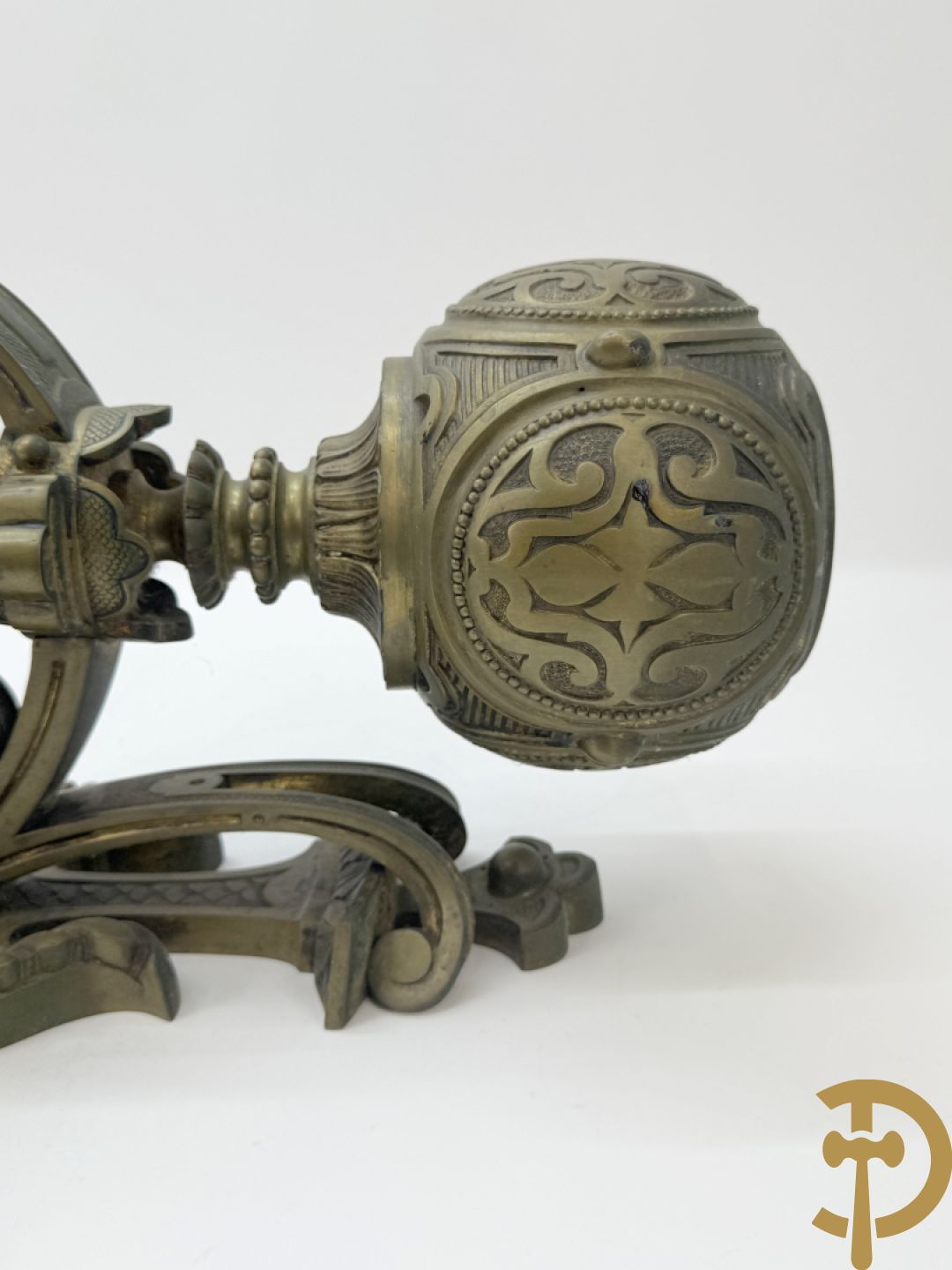 Bronzen wandappliek met accanthusranken en fruitmotieven