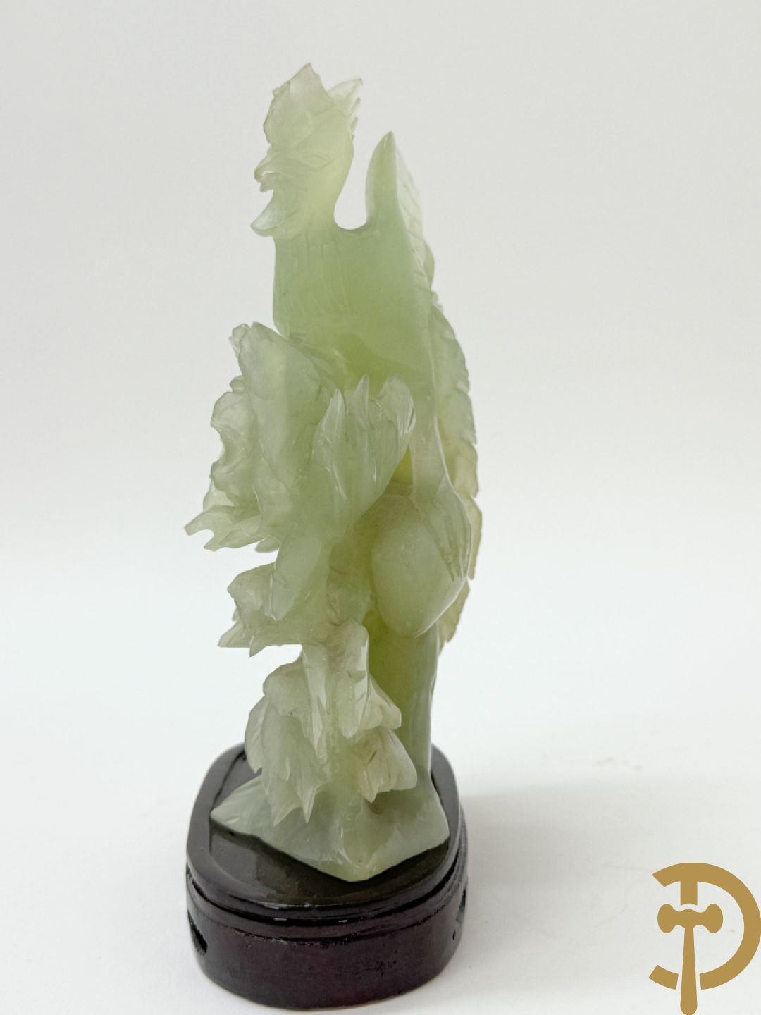 Drie handgesculpteerde Aziatische vogels met bloemenmotieven in jadeiet + klein haantje in jadeiet