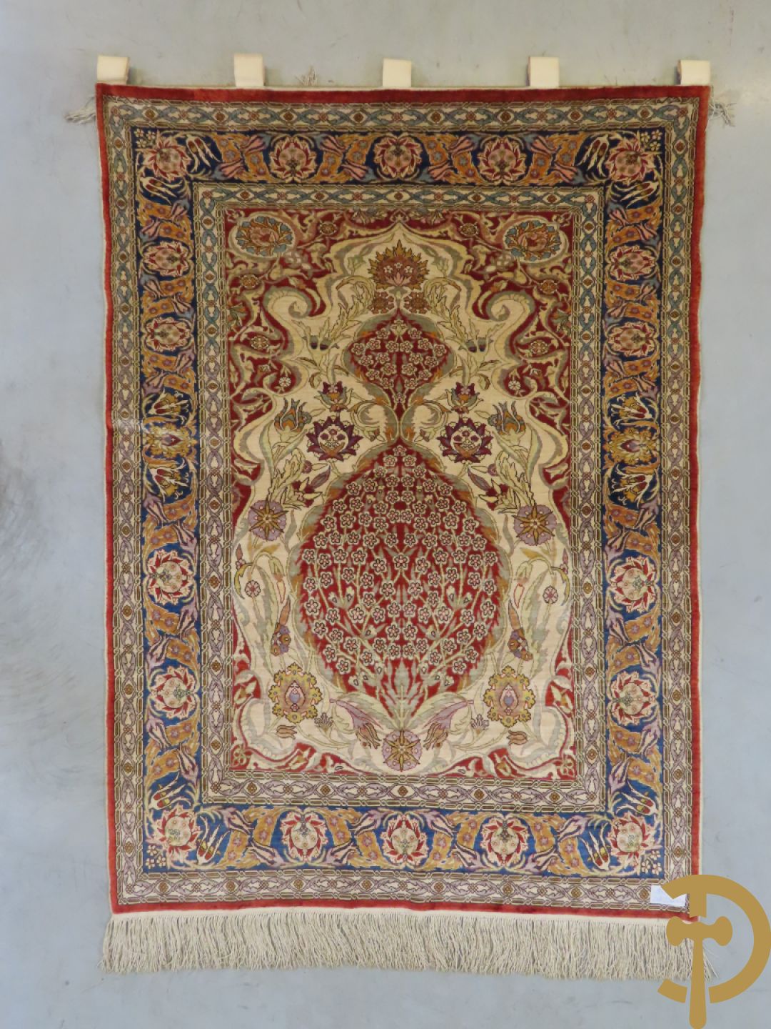 Oosters handgeknoopt tapijt met florale motieven Hereke