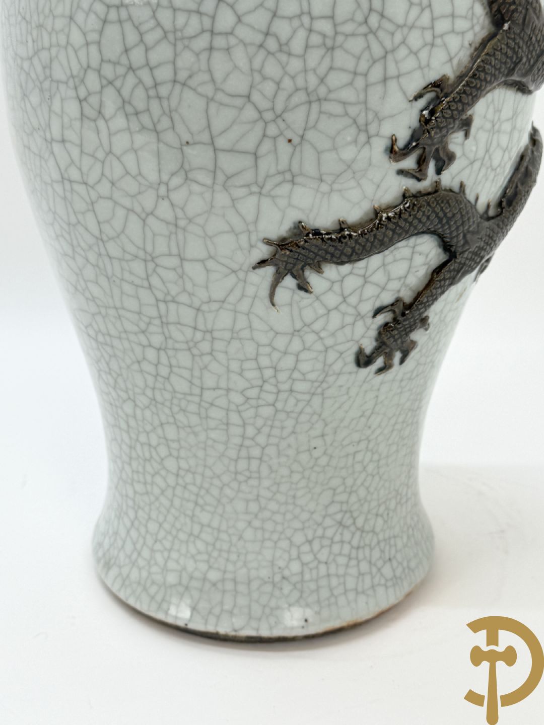 Chinese porseleinen Nankin vaas met drakendecor