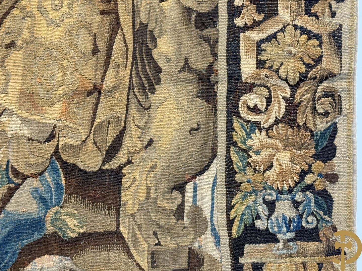 Vlaams handgeknoopt wandtapijt met geanimeerde scène met Konong en honden, omgeven door florale omranding, 18e