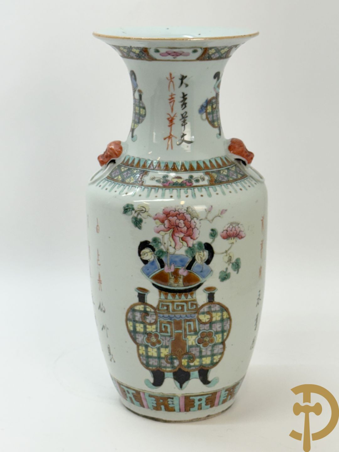 Chinese porseleinen vaas met decor van bloemen in bloemenvaas