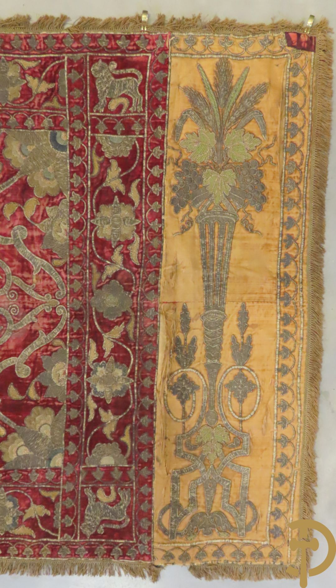 Vroege 19e tapisserie met brocaat van korenaren, paradijsvogels en bloemenmotieven