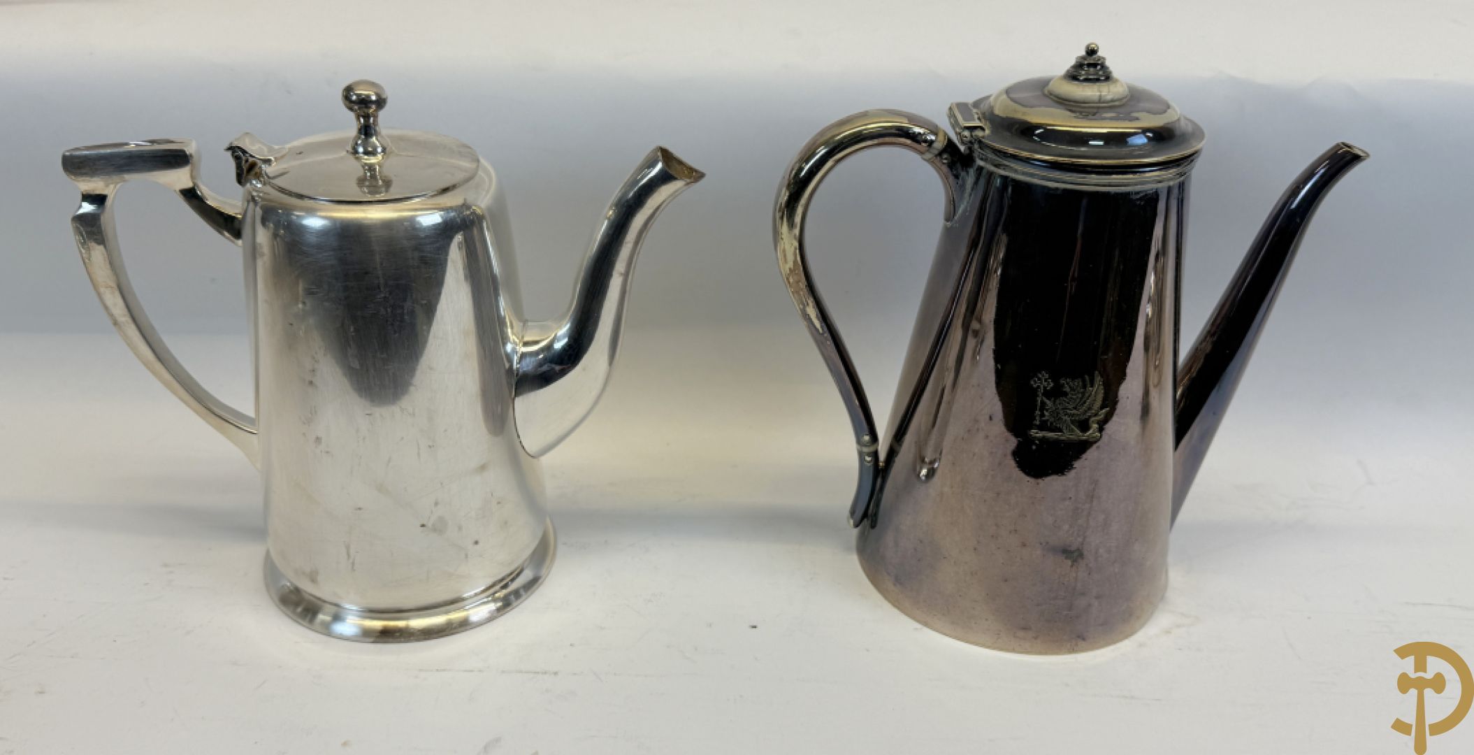 Verzilverde koffie- en theekannen