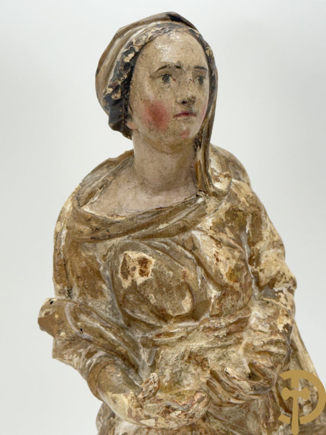 Gepatineerde en gepolychromeerde houtgesculpteerde Madonna, 18e