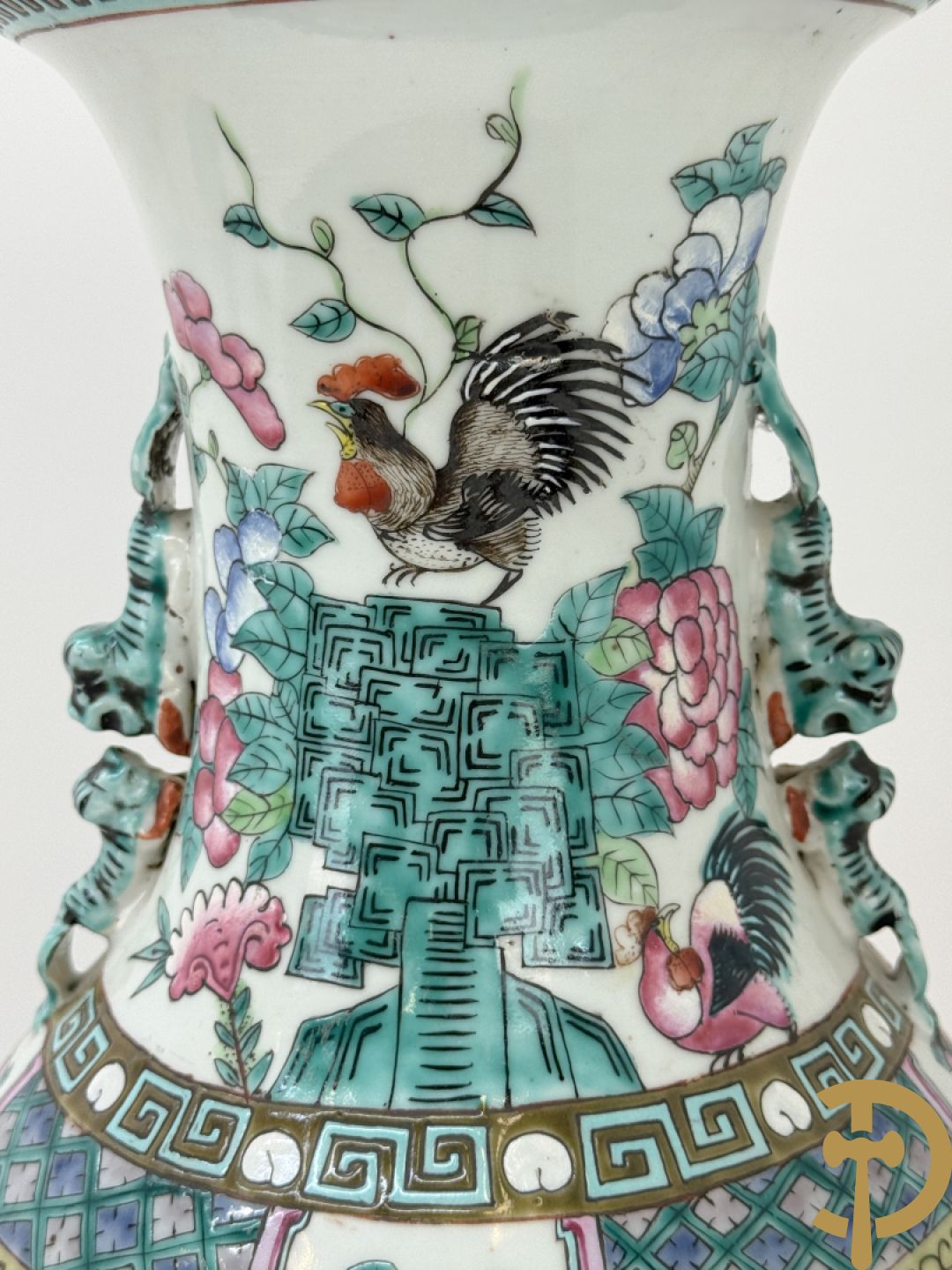 Chinese porseleinen vaas met decor van hanen en bloemen