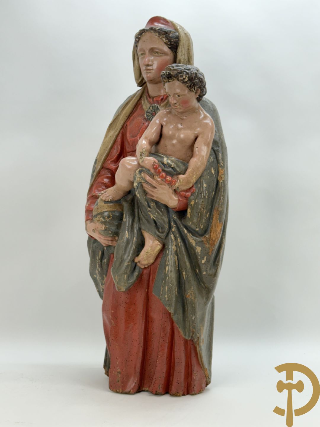Gepolychromeerde houtsculptuur Madonna met rode jurk en kind, 18e