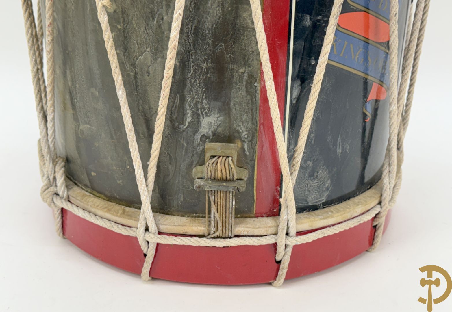 Antieke trommel met embleem van Malta Regiment, 1st. BN King