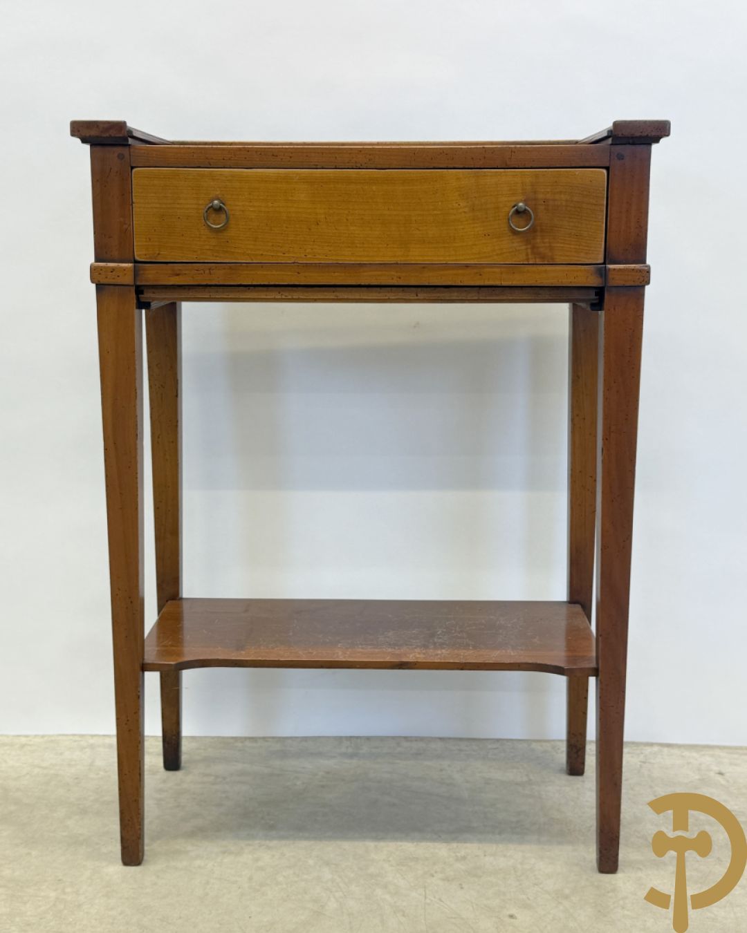 Kerselaren wandtafel met marmeren blad en ingebouwde borrelglaasjes