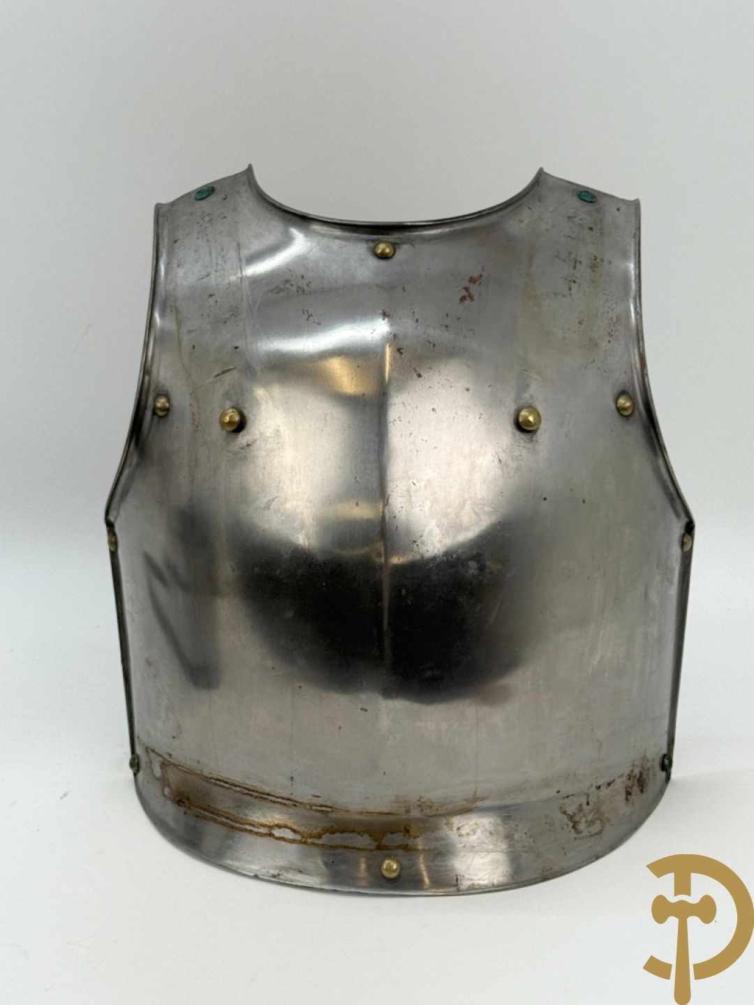 Frans metalen borststuk/ kuras voor de cavalerie met lederen riem en koperen stukken, Manufacture de Klingenthal 1828, 19e