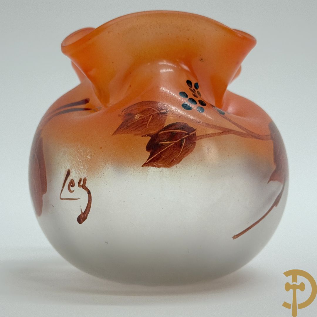 Bol vaasje met beschilderd bloemendecor, Leg. getekend (Legras)