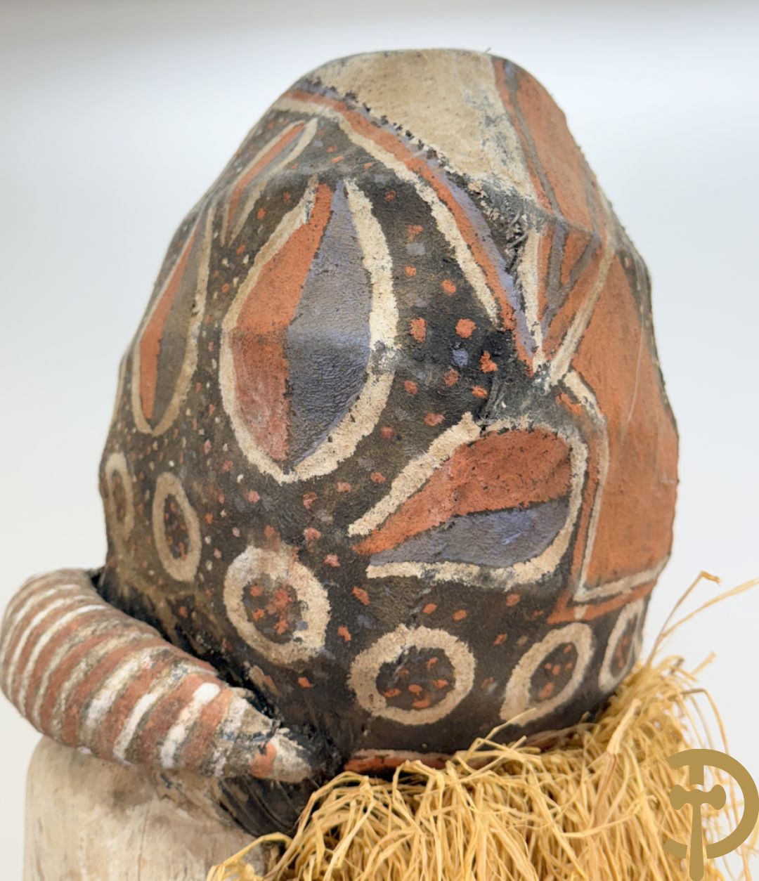 Afrikaans Yaka masker met raffia