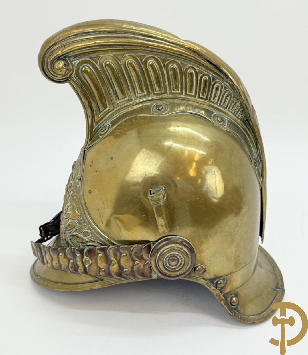 Vier koperen Franse pompierhelmen, model 1880