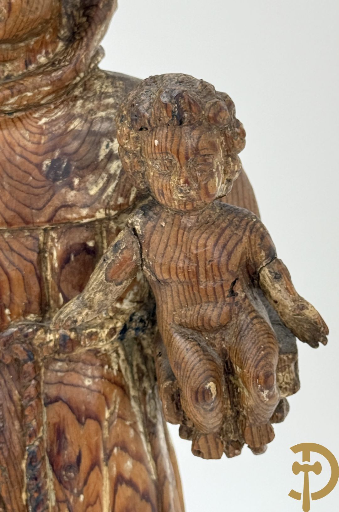 Houtsculptuur van een Heilige met kind