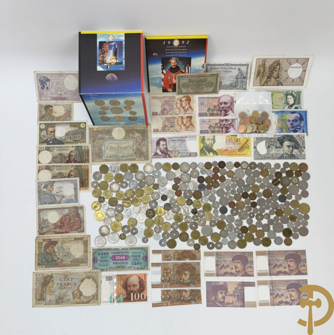 Verzameling munten Belgisch, Duits en Frans + verzamelmapje munten met Dirk Frimout uit 1992 + ingepakte eerste euro minikit + oude bankbiljetten van Frankrijk en België