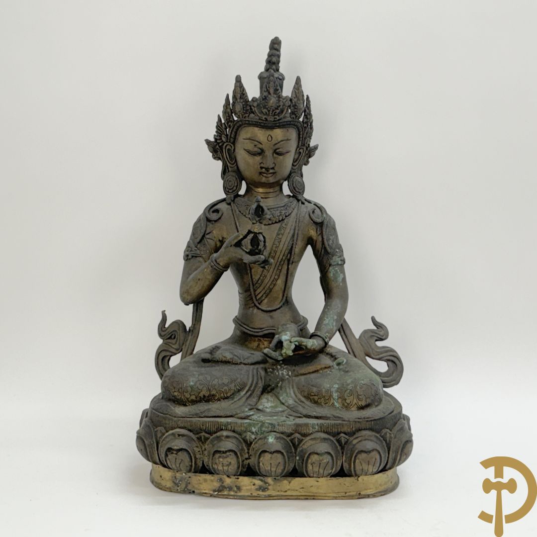 Bronzen neergezeten Boedha