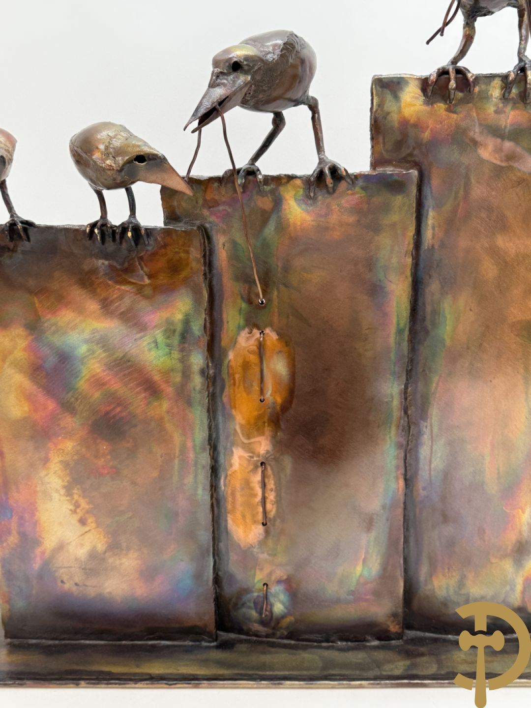 BEL J. getekend (Belaen Jean Pierre) Bronssculptuur met 4 vogels op schutting