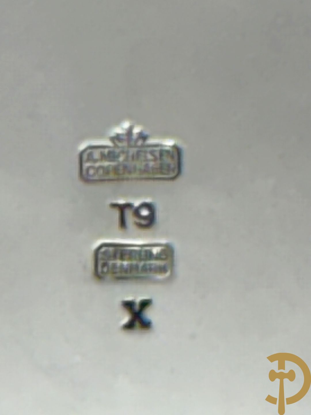 Massief zilveren Margrete beker met vergulde motieven en vermeil binnenin, maker Michelsen A., Serling silver