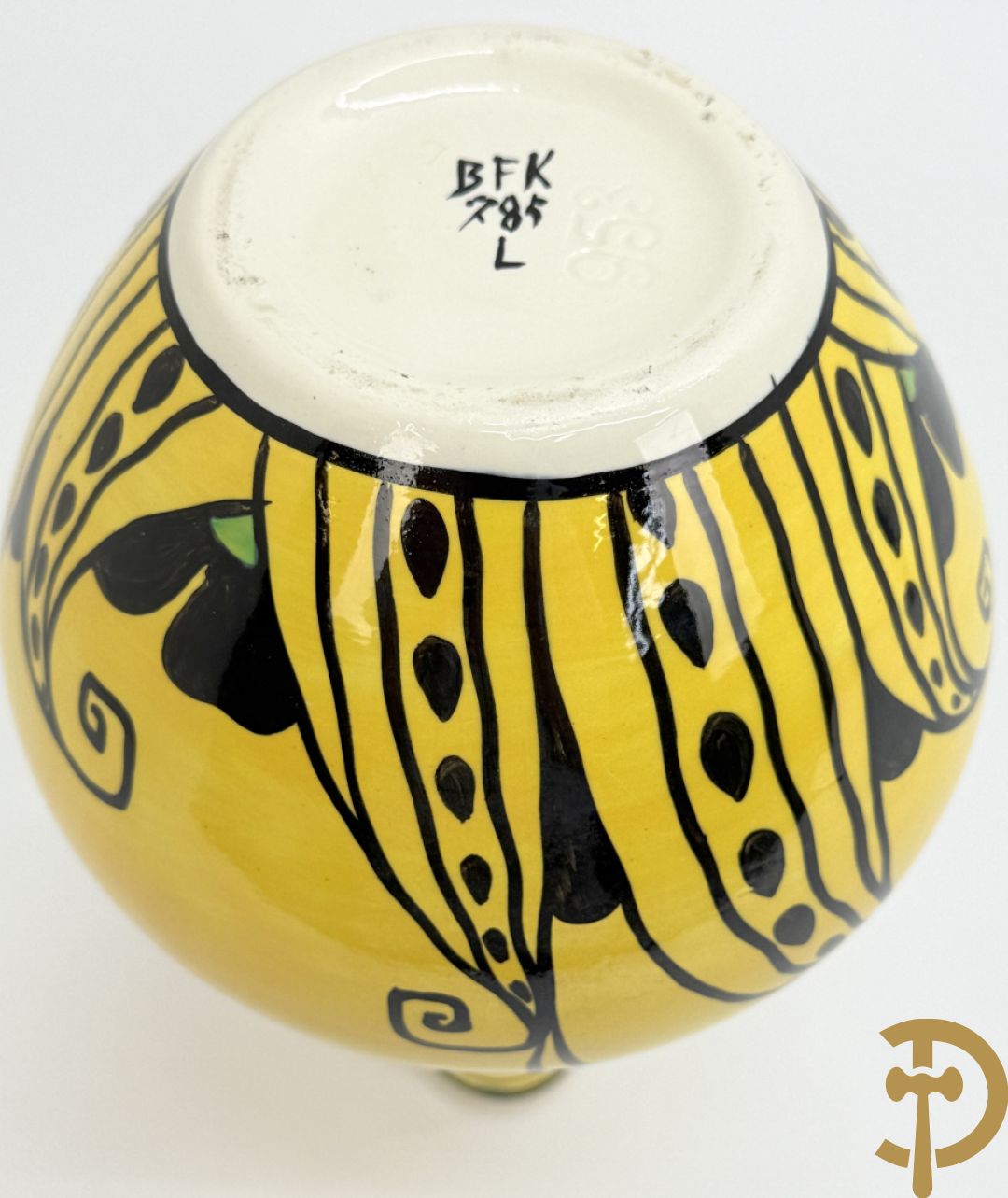 Gele Art Deco vaas met bloemendecor, BFK 785 L getekend