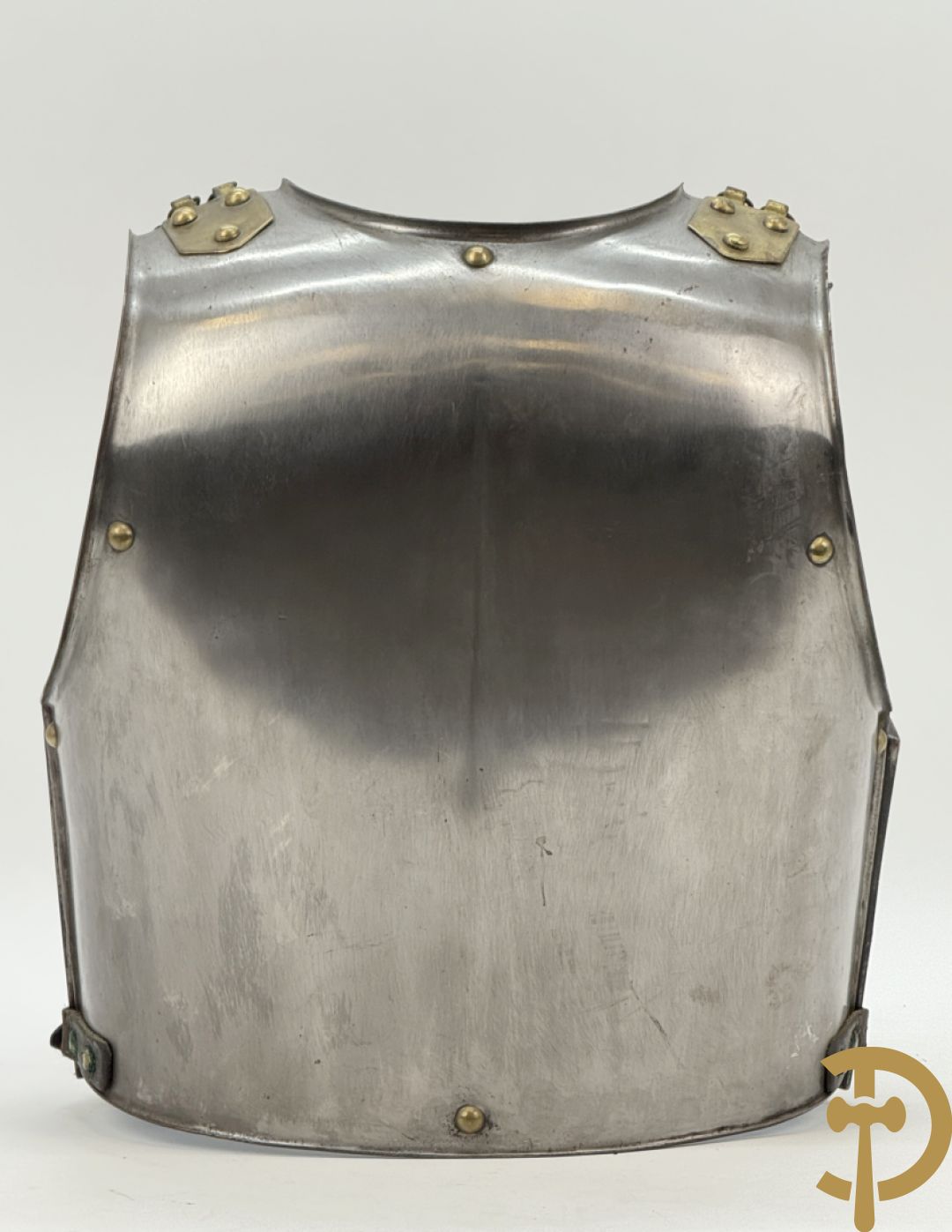 Frans metalen borststuk/ kuras voor de cavalerie met lederen riem en koperen stukken, Manufacture de Klingenthal 1828, 19e