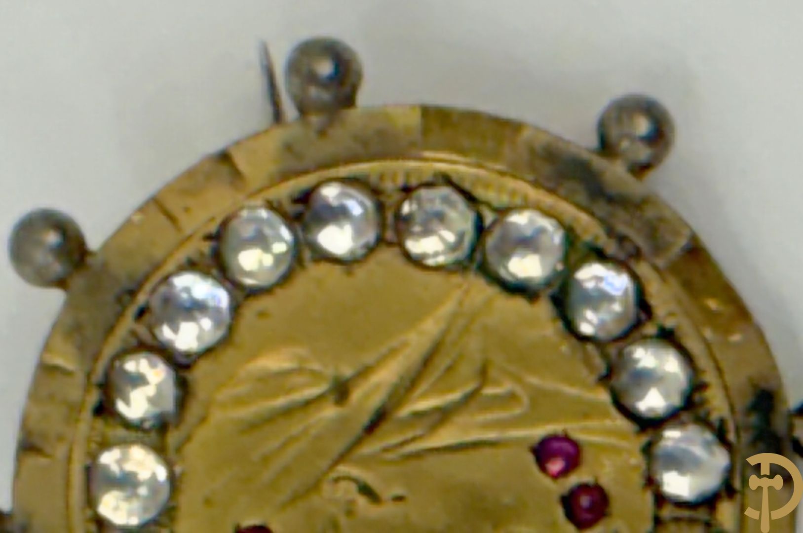Broche gemaakt van half penny 1899 + dasspeld gemaakt van een California Fractional Gold Token met een Indiaans hoofd