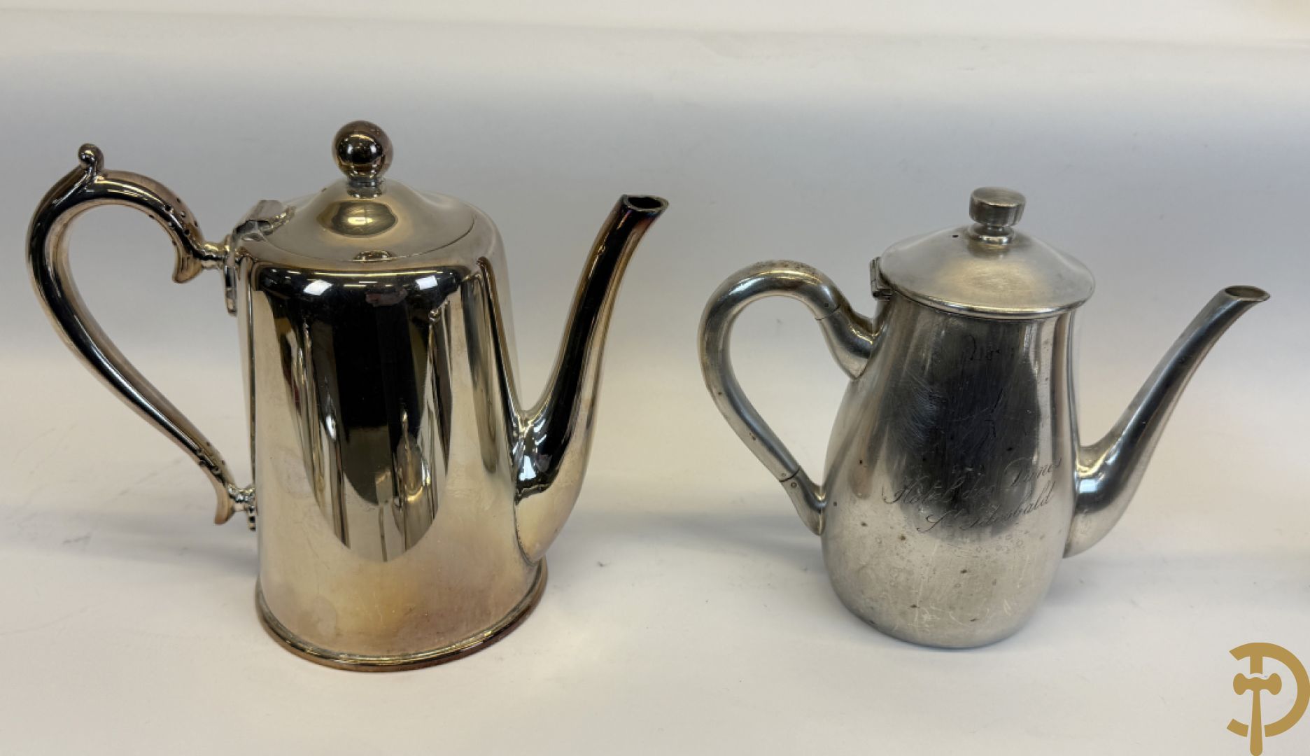 Verzilverde koffie- en theekannen