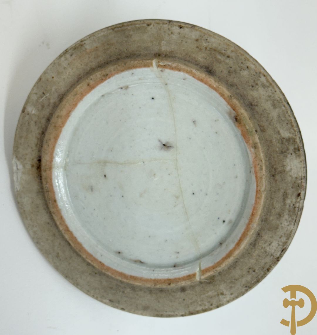 Twee Chinese porseleinen celadonvazen met blauw wit bloemen en vogeldecor + cachepot met vazendecor