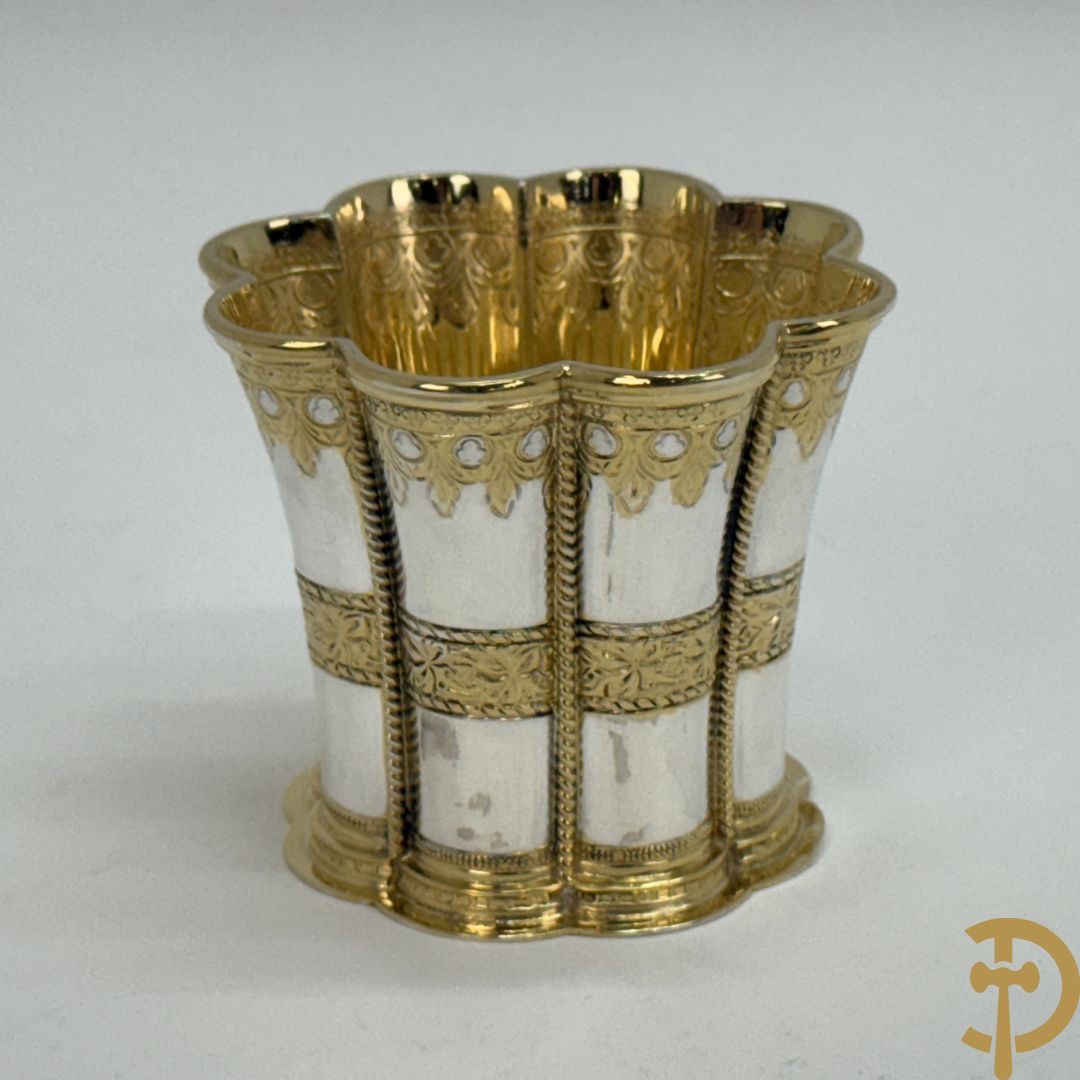 Massief zilveren Margrete beker met vergulde motieven en vermeil binnenin, maker Michelsen A., Serling silver