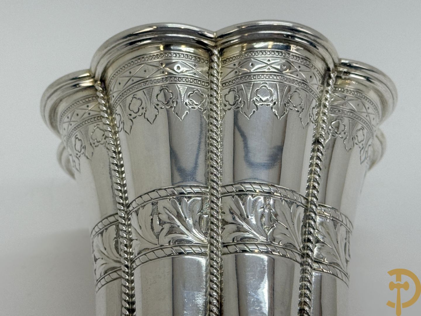 Massief zilveren gelobde Deense Margrete beker met vermeil binnenin, C.F.H. gemerkt, 1923