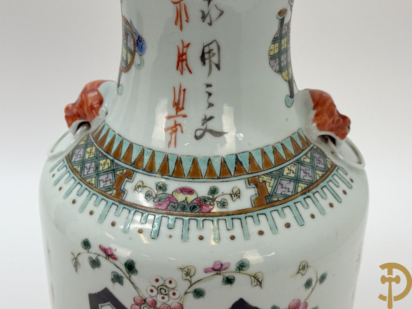 Chinese porseleinen vaas met decor van bloemen in bloemenvaas