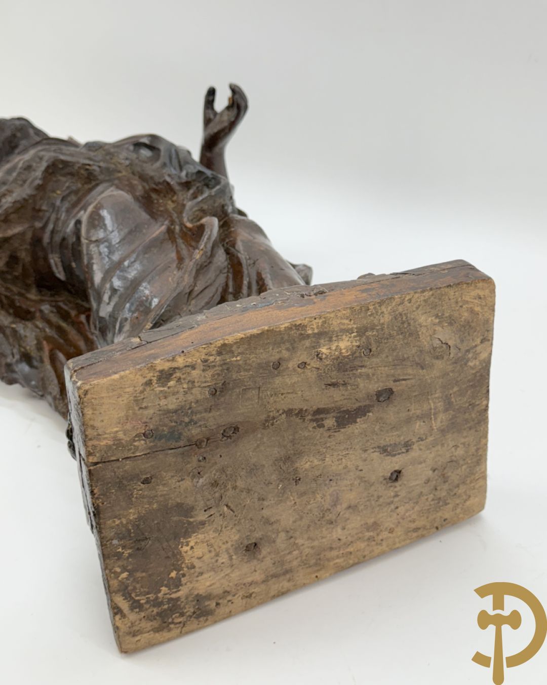 Houtgesculpteerde antieke religieuse voorstelling van evangelist, 18e