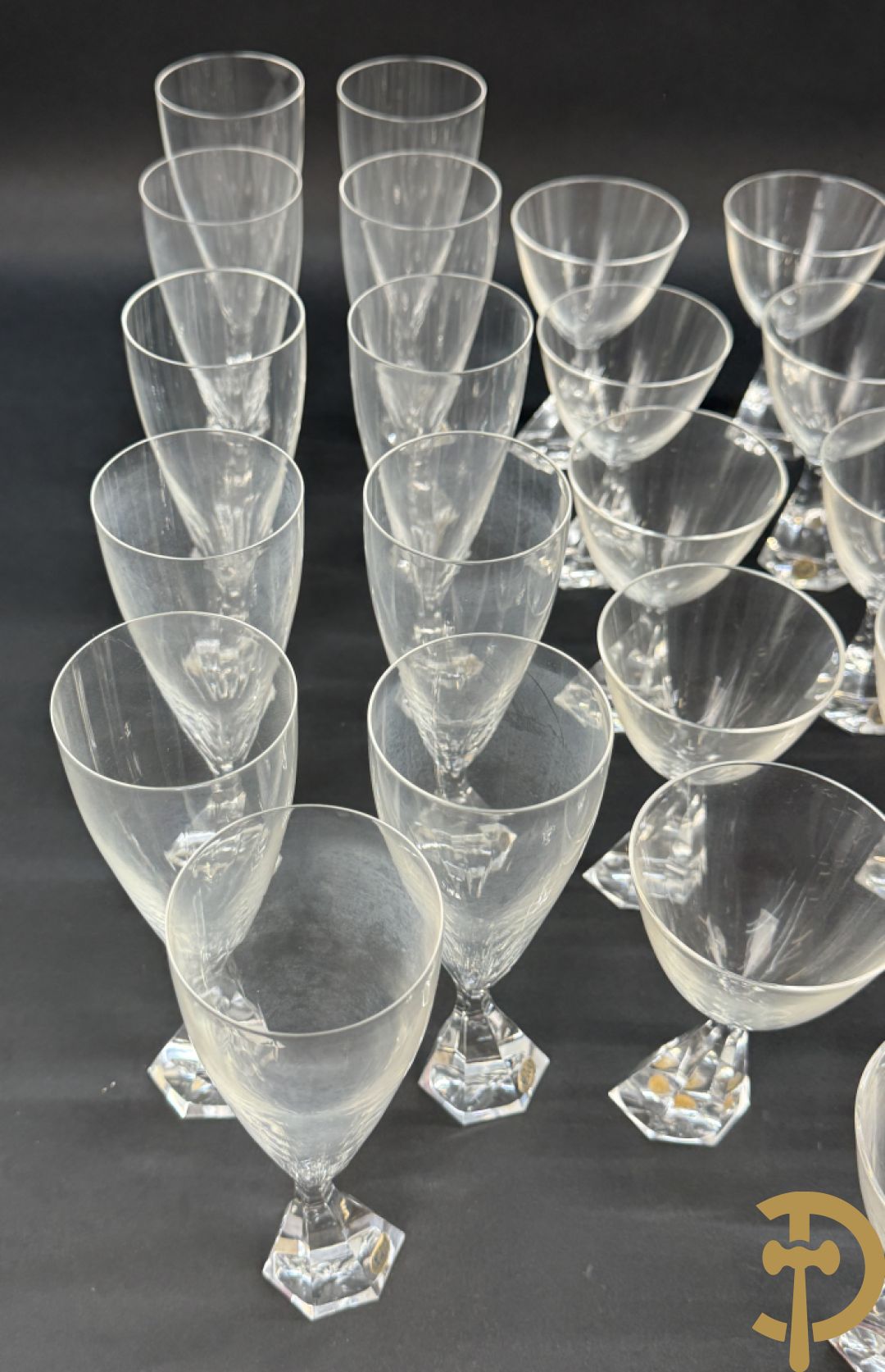 Kristallen glasservies Peill, bestaande uit 11 rode wijnglazen, 11 witte wijnglazen, 12 waterglazen en 11 champagne glazen