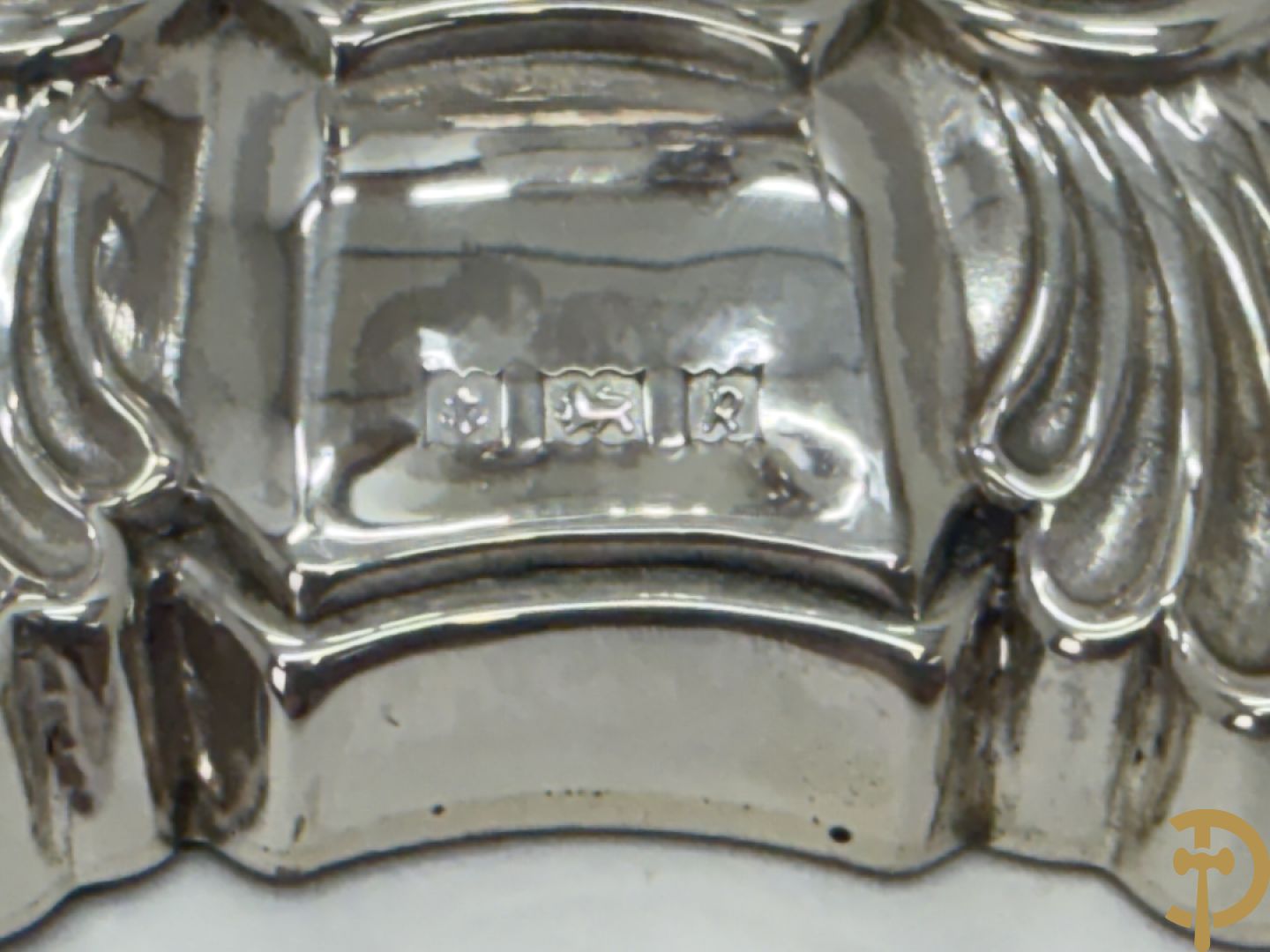 Paar massief zilveren George III stijl kandelaars, M & H makersstempel, 1966