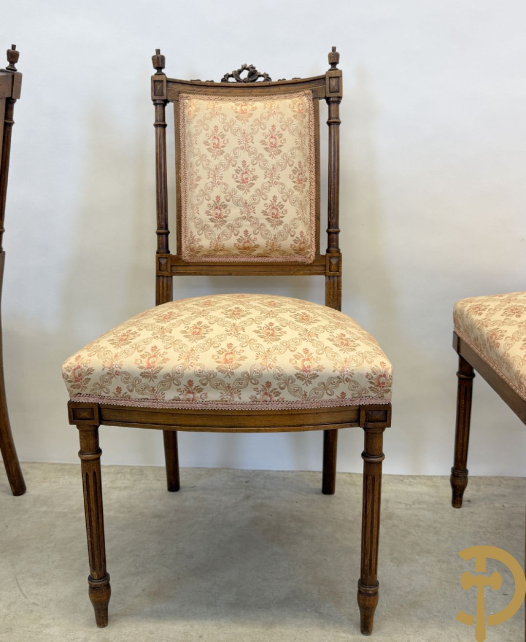 Louis XVI salonensemble bestaande uit canapé, 2 armzetels en 4 stoelen